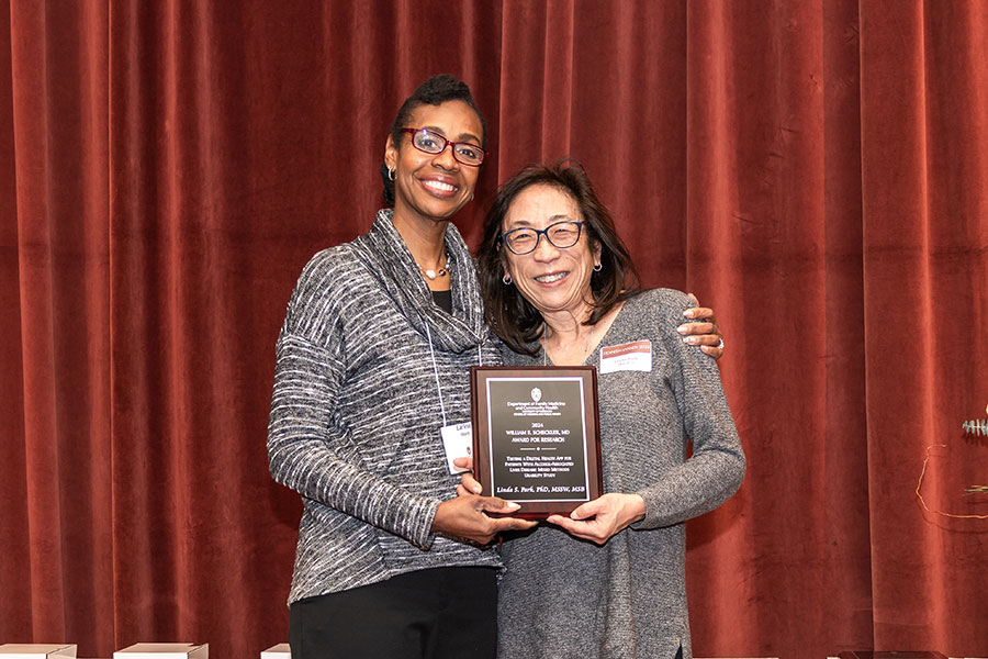 Earlise Ward, PhD (right) with recipient Linda Park, PhD, MSSW, MSB 